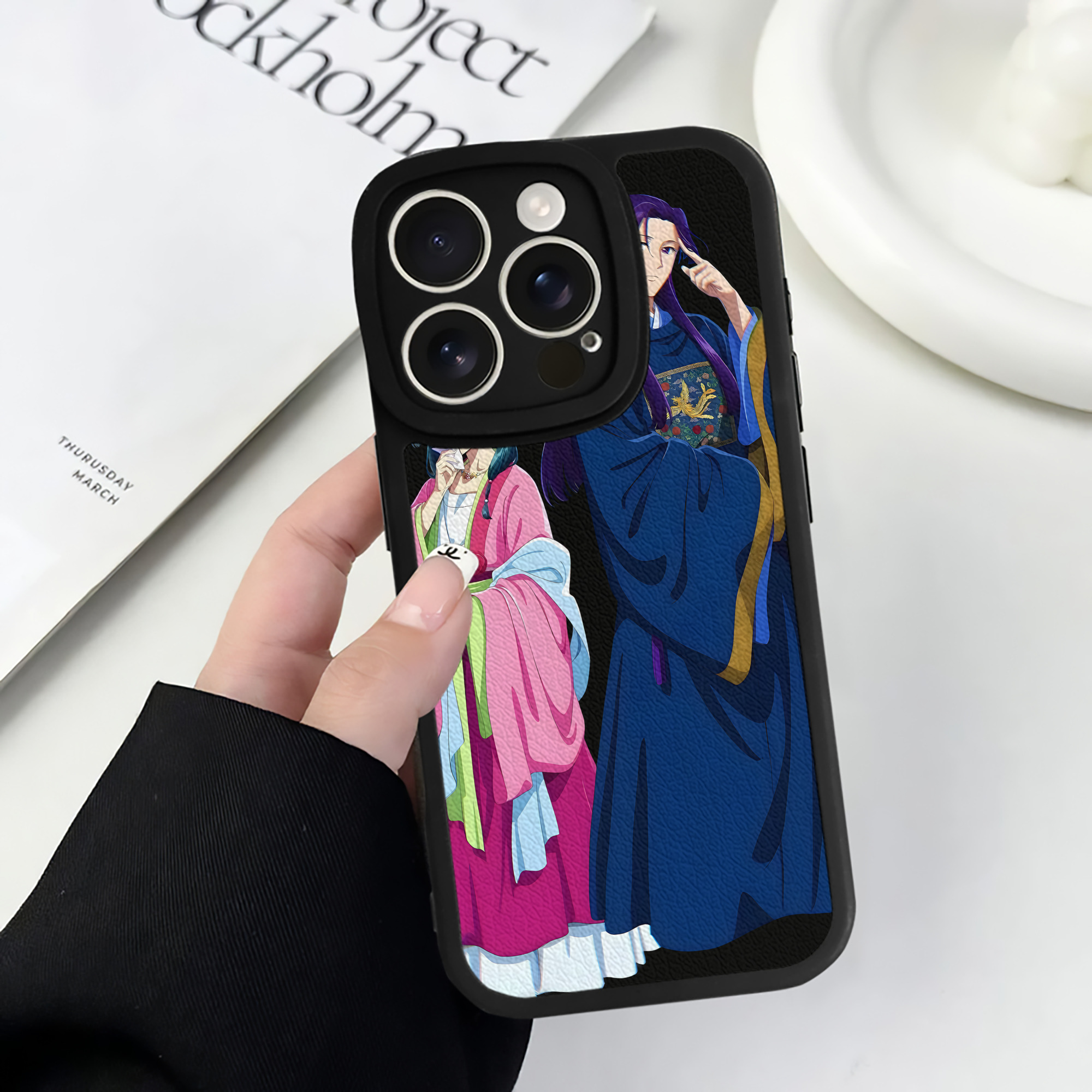（画像用） 薬屋のひとりごと The Apothecary Diaries 【iPhone 16シリーズ対応】シリコンスマホケース（レザー調） 材質：シリコン